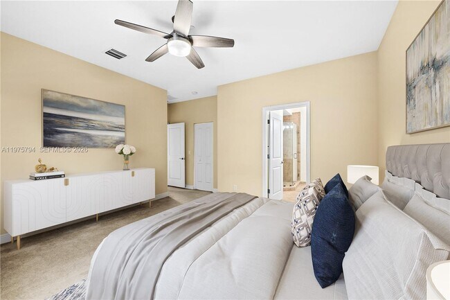 Building Photo - 8140 Cascada Isles Dr