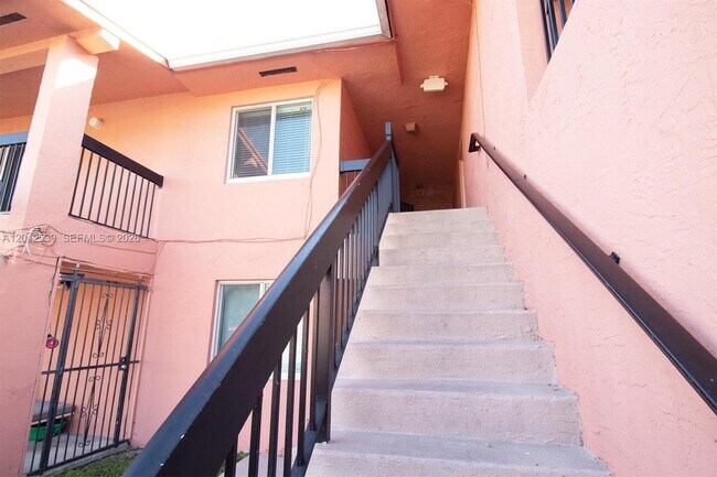Foto del edificio - 2020 NW 119th St