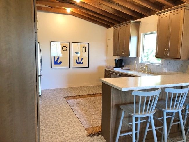 Kitchen with vaulted ceilings - 21555 Pacific Coast Hwy