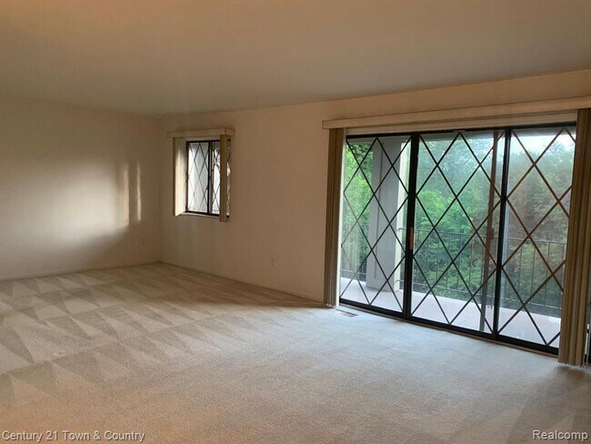 Foto del edificio - 42160 Woodward Ave