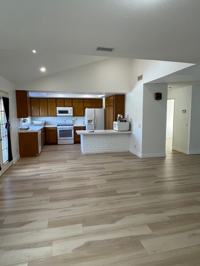 1099 W Ontario Ave, Corona, CA 92882 House Rental in Corona, CA