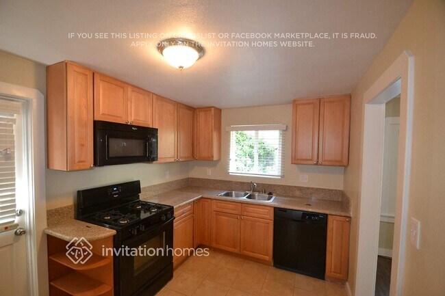 Foto del edificio - 10018 Silverton Ave