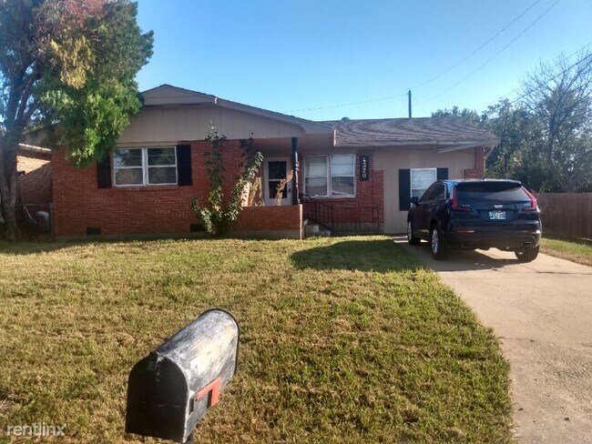 Foto del edificio - 3 br, 1 bath House - 4320 NW Pollard Ave