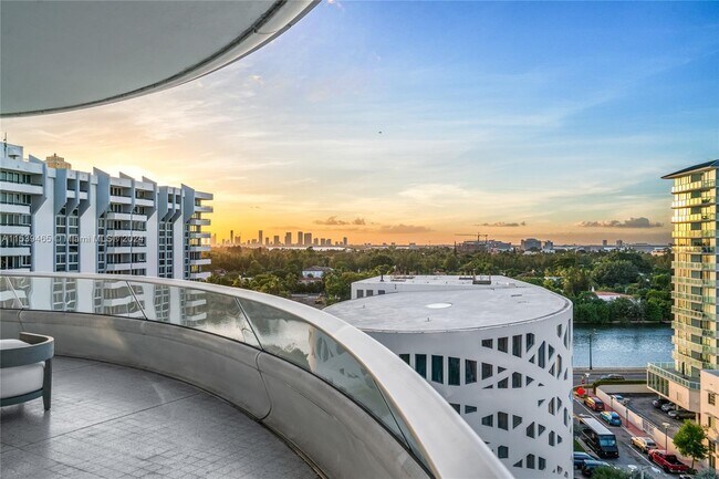 Building Photo - 3315 Collins Ave