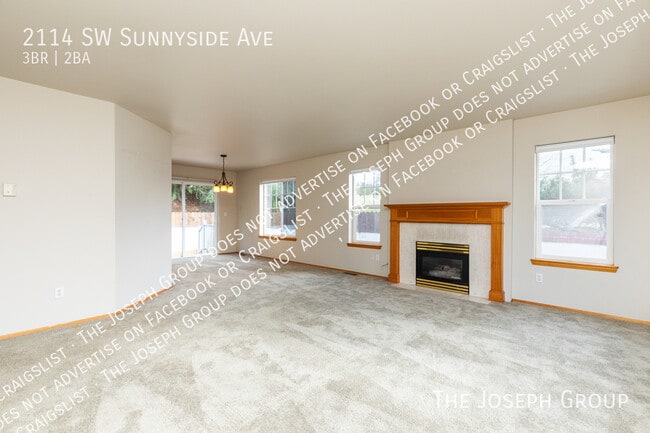 Building Photo - 2114 SW Sunnyside Ave
