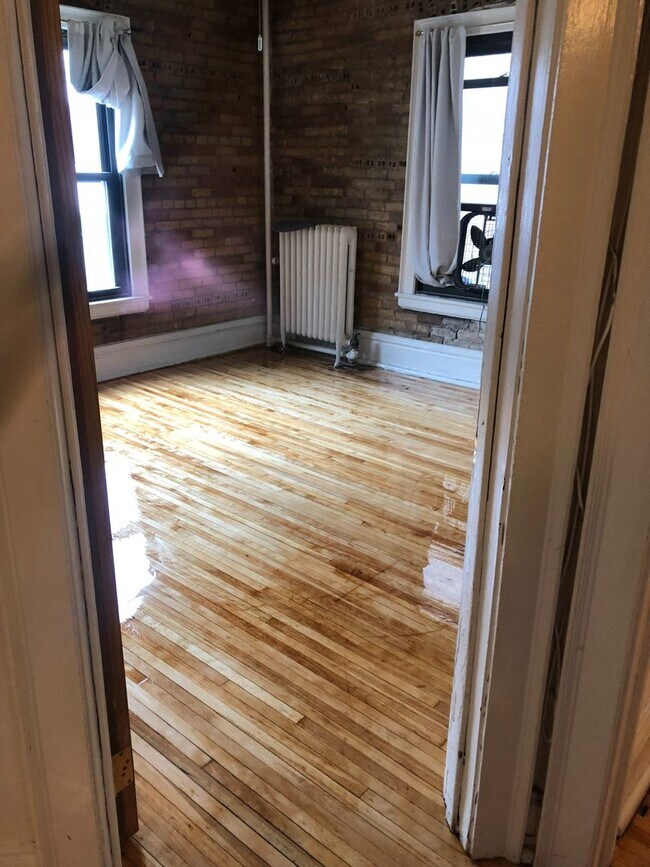Building Photo - Downtown  2 bedroom Condo across from  St. Thomas close to MCTC, UMN, MCAD . New hardwood floors