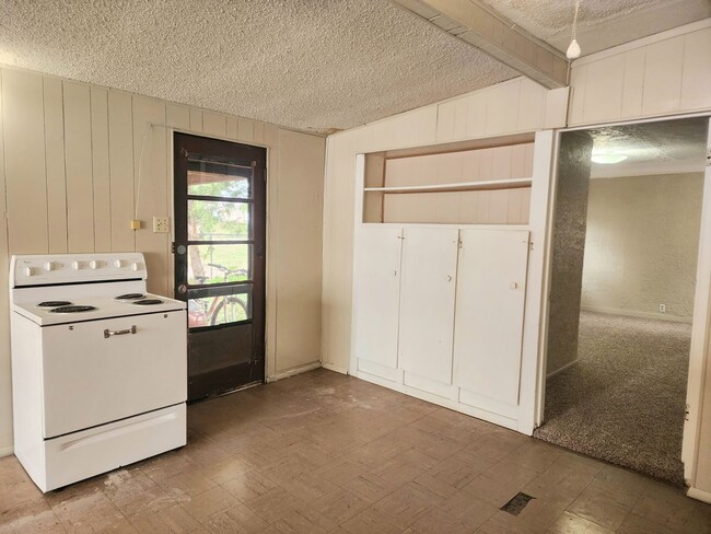 Building Photo - W15THSTDUPLEX