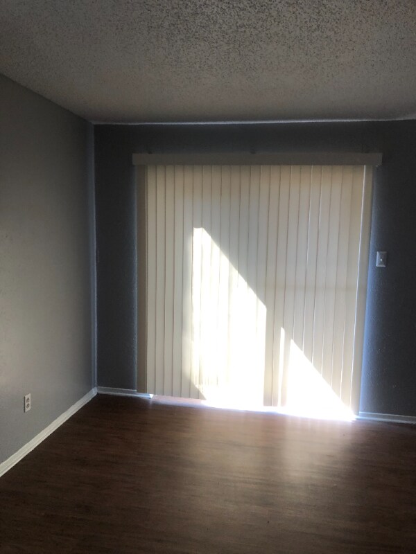 Foto del edificio - 1300 E Dallas St