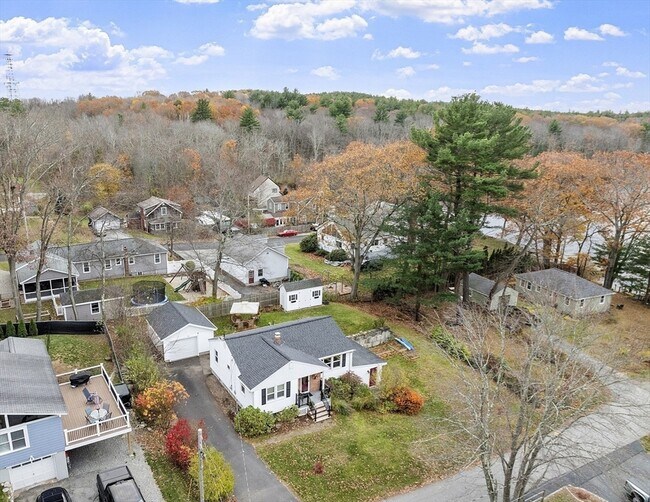 Foto del edificio - 26 Long Lake Rd
