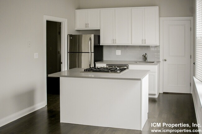 Foto del edificio - 3846 N Southport Ave