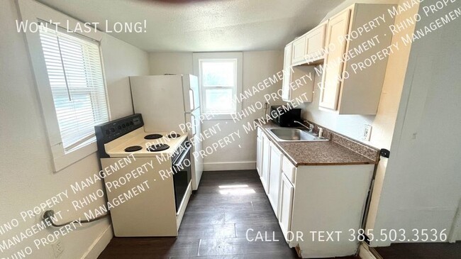 Building Photo - 1 Bedroom plus Den/1 Bathroom Apartment in...