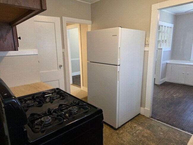 Building Photo - 2-Bedroom, 1-Bathroom Home with Basement – $1,050/Month - Accepting Section 8