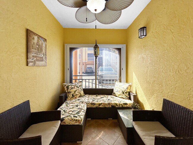 Foto del edificio - Stunning 1-Bedroom Condo in Seminole – Just 5 Minutes from the Beach!