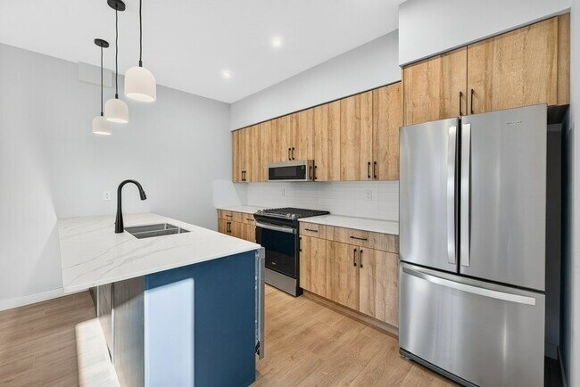 Building Photo - 10335-10135 135 St NW