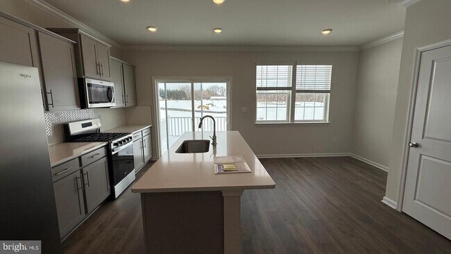 Building Photo - 5042 Silver Oak Dr