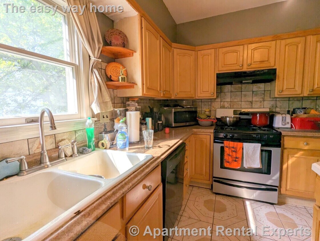 Primary Photo - Tufts 2 Bed with Dishwasher, Parking