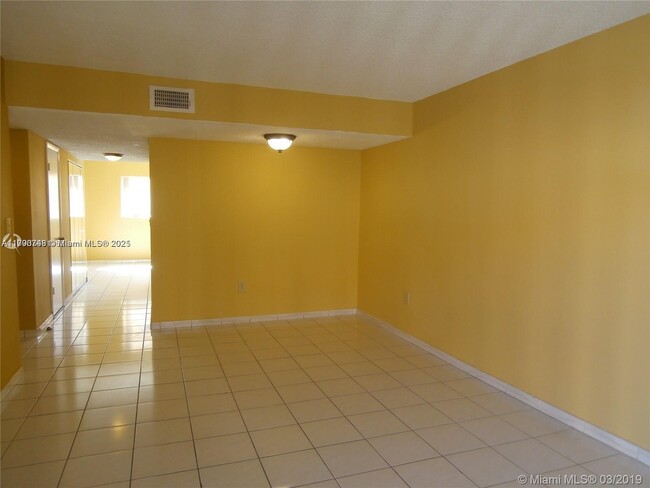 Foto del edificio - 950 SW 104th Ct