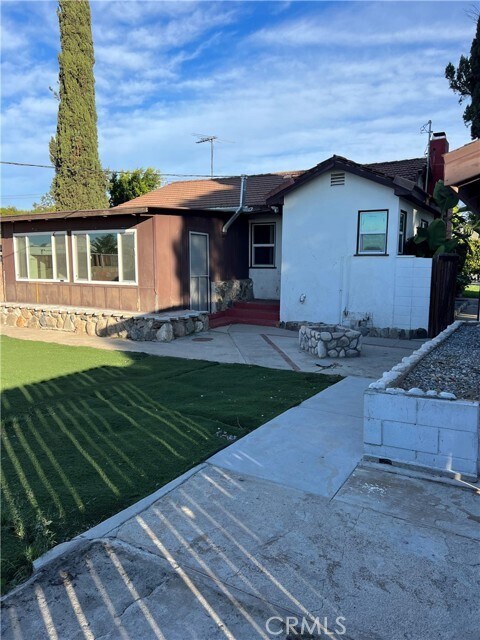 Building Photo - 8553 E 9th St