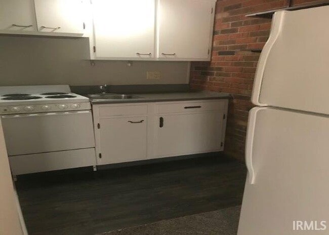 Foto del edificio - 305 N Dunn St