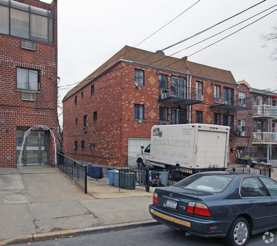 Building Photo - 6918 43rd Ave