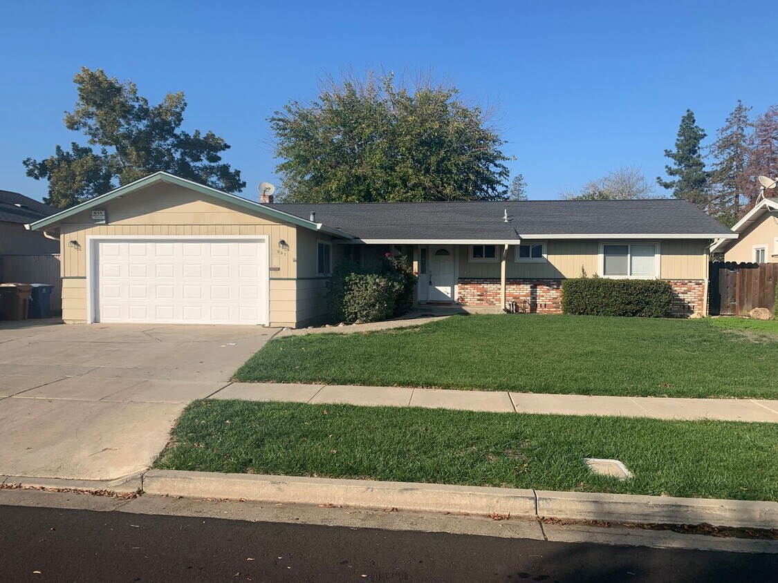 Primary Photo - Nicely Updated in Terrific Neighborhood!