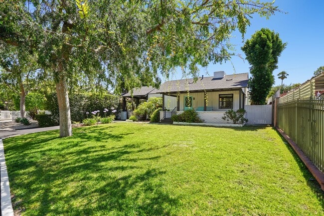 Building Photo - 4940 Placidia Ave