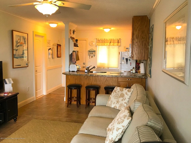 Building Photo - 1919 Bay Blvd