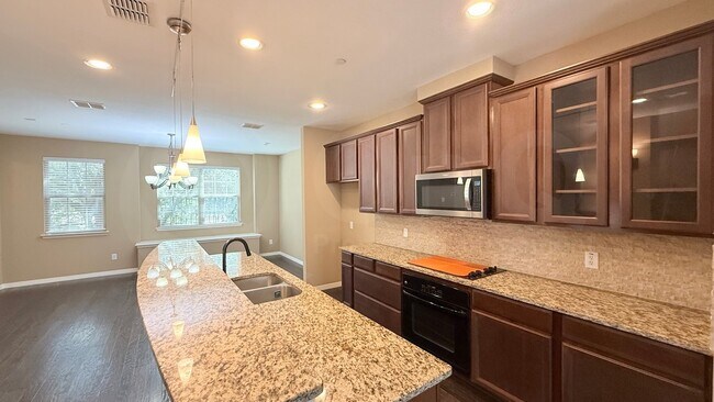 Foto del edificio - 3912 Amberwood Dr