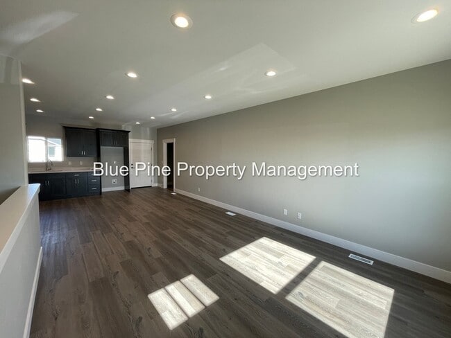 Building Photo - 5844 Wildrose Ave