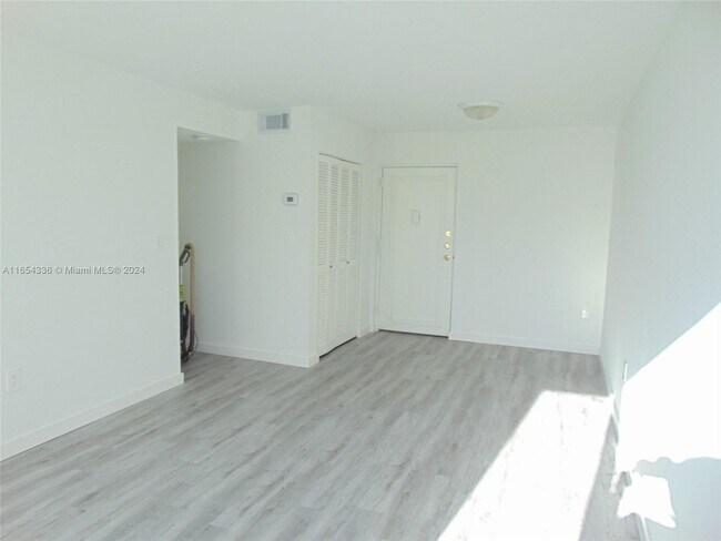 Building Photo - 250 180th Dr