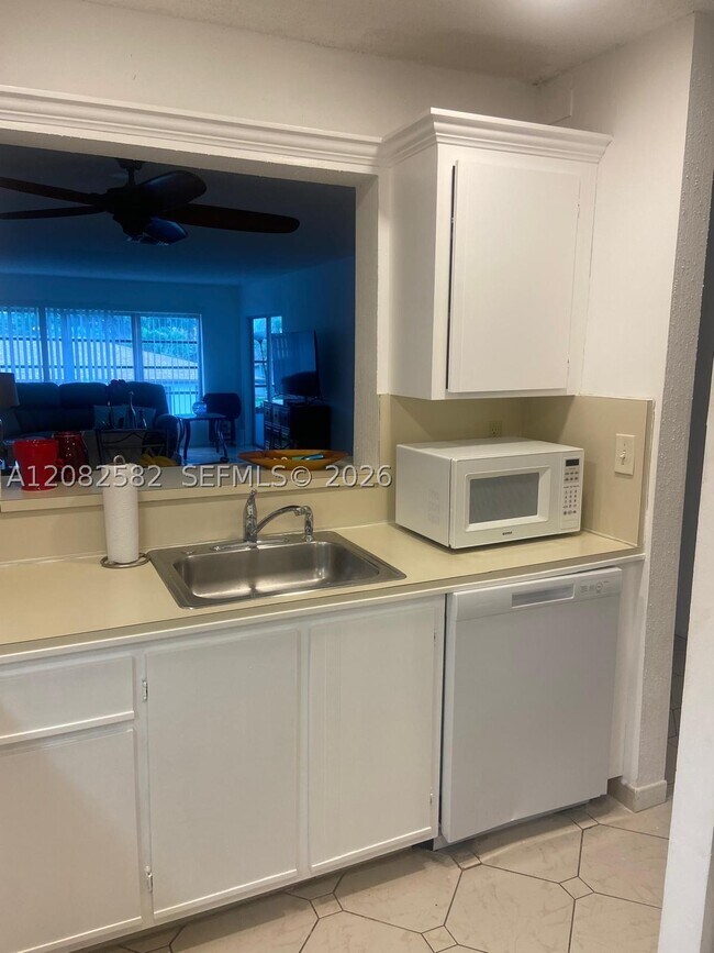 Building Photo - 13283 Pineapple Palm Ct