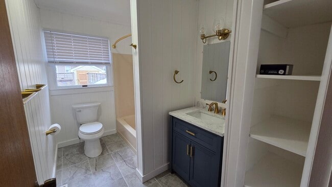 Building Photo - 712 N Washington St