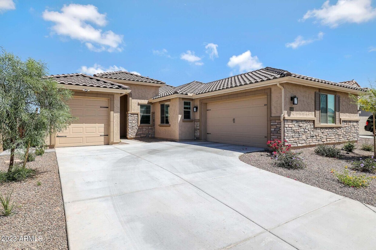 18468 W Brookwood Dr, Goodyear, AZ 85338 House for Rent in Goodyear