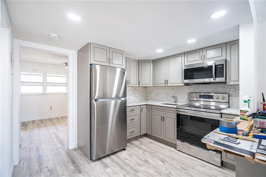 Foto principal - 1110 N Riverside Dr