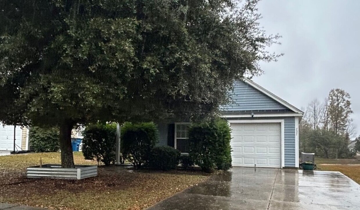 Primary Photo - Quaint 3BR /2BA home with new carpet!