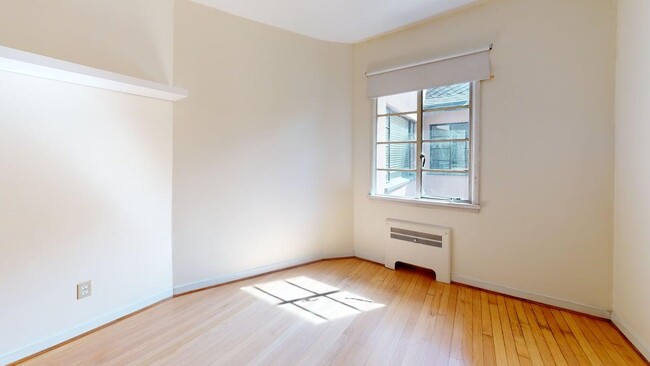 Building Photo - 2105 W 47th Ave