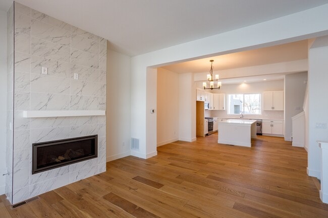 Building Photo - 888 S Valentia St