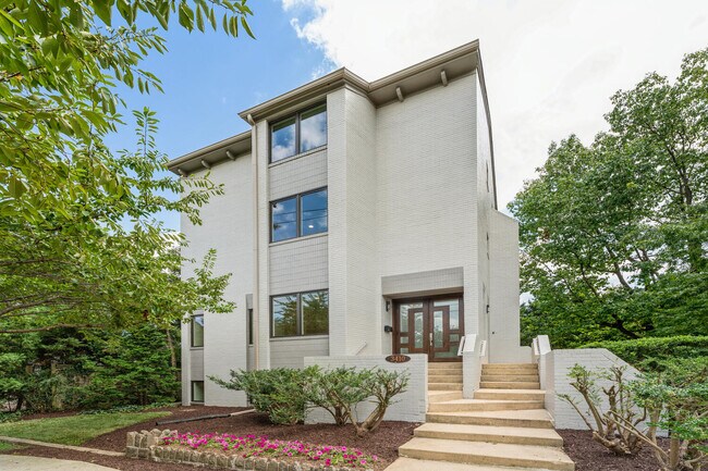 Foto del edificio - 3410 Garfield St NW