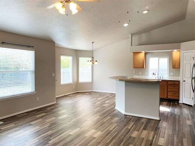 Foto del edificio - Great 3 bed 2 bath home in a the quiet Rai...