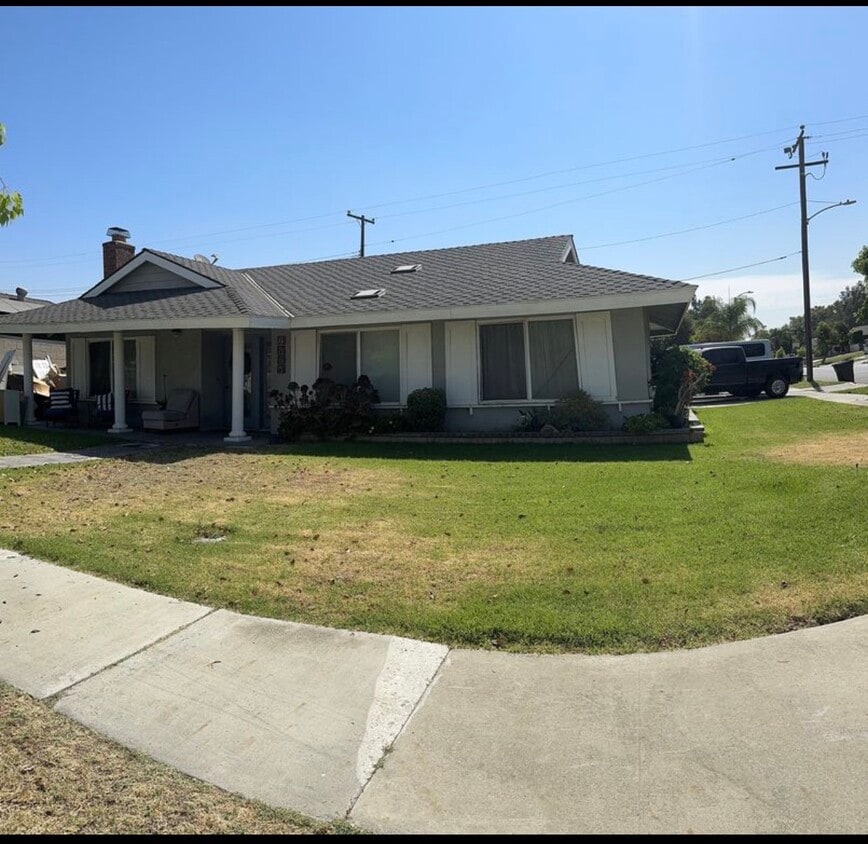 Foto del edificio - 9865 Pepper Ave