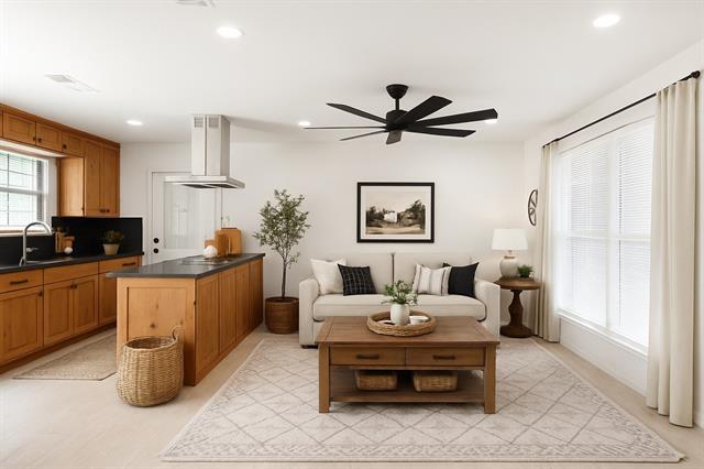 Building Photo - 103 N Summit St