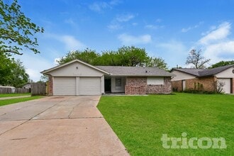Building Photo - 13154 Winding Wood Dr