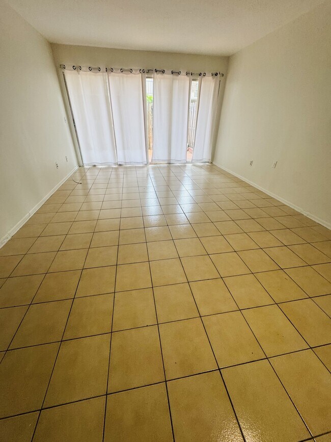 Foto del edificio - 15385 S Dixie Hwy