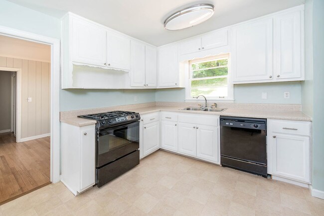 Foto del edificio - 3840 Hillcrest Dr SE
