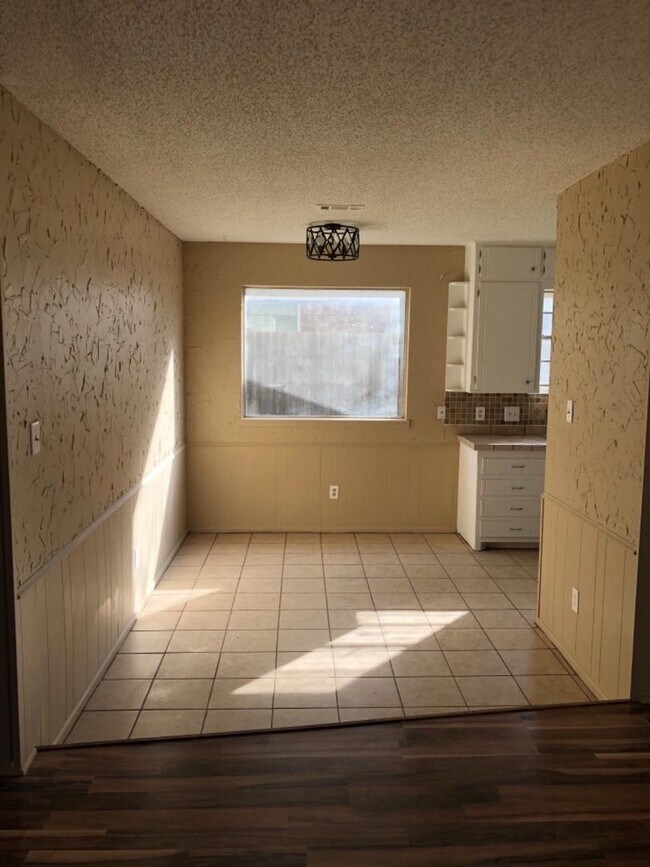 Foto del edificio - 614 N Elkhart Ave