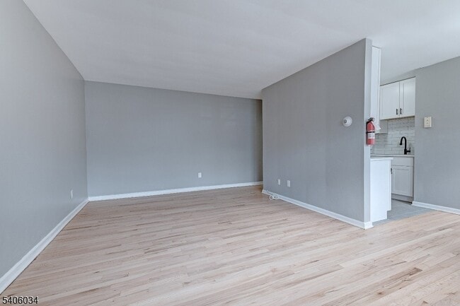 Building Photo - 138 Roseland Ave