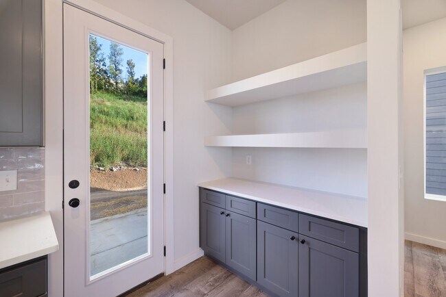 Building Photo - 1604 Boxwood Dr
