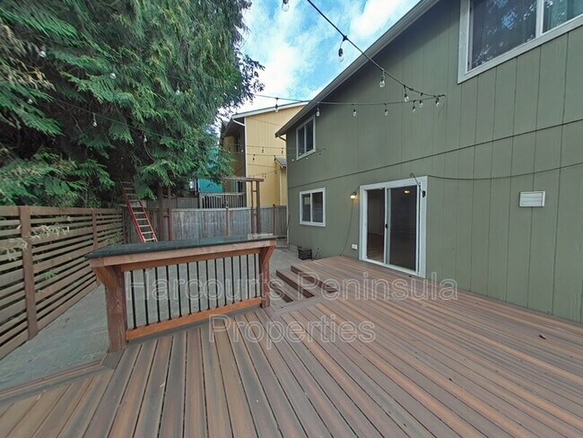 Foto del edificio - 6716 Takota Pl NE