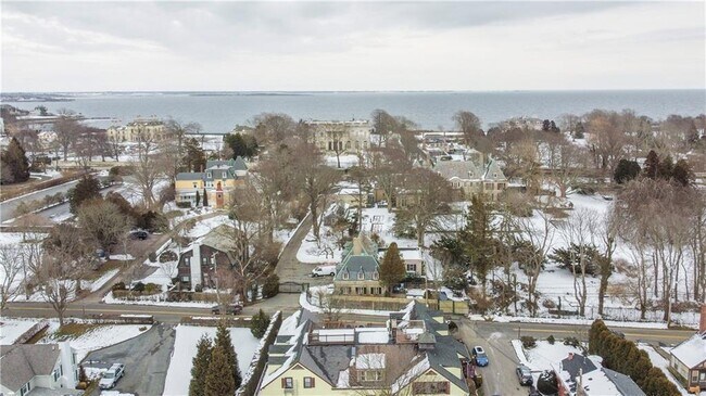 Foto del edificio - 167 Coggeshall Ave