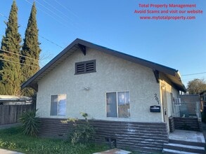 Building Photo - 207 E Sequoia Ave